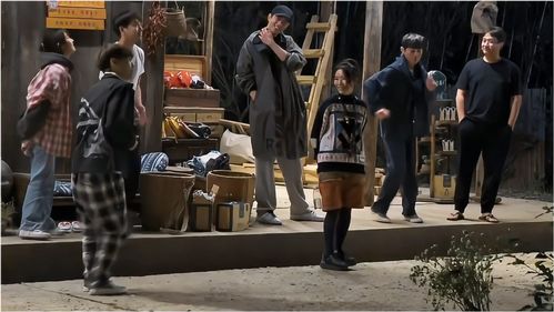 彭昱畅跳舞面无表情超搞笑,引众人爆笑,模仿乐在其中