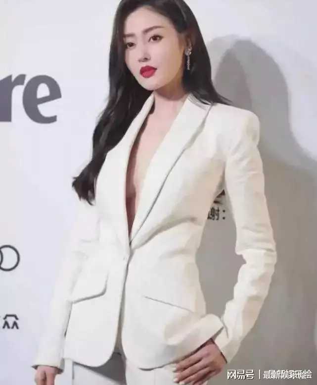 张天爱不穿内衣被吐槽没底线,评论区让网友愤怒的是不解开扣子