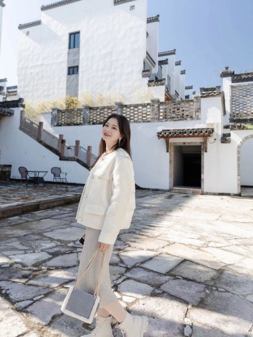 3040岁的女人如何穿出优雅感建议多备小香风外套,真好看