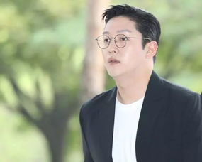 影视日报吴秀波复出拍戏经纪公司辟谣图中人物不是他倪妮威尼斯电影节感谢恩师张艺谋动画电影丑娃娃内地定档10月4日