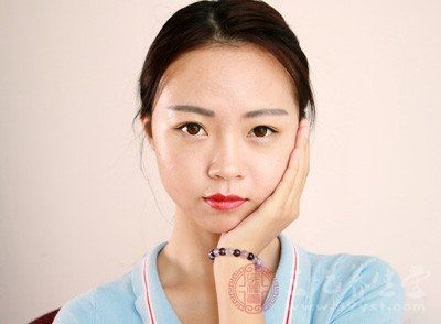 表情脸颊长痘痘是什么原因五招轻松去除脸颊痘痘表情