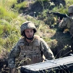 外媒称乌克兰兵员不足盯上四五十岁男性,40到50多岁新兵训练一个月后送上战场