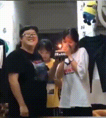 搞笑gif段子各位客官,进来看看小新