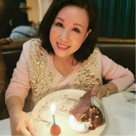 60岁港星文雪儿自揭患癌史,离婚独自养女压力大,学费就得花百万