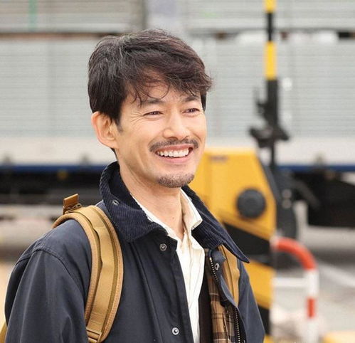 50岁单身男神宣布退圈,胡子拉渣一脸皱纹,竟也帅成中年男人模板