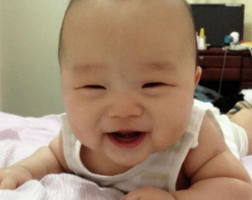 吃葡萄还嫌不够,孕妈为生大眼娃尝牛眼睛,胎儿在肚中都害怕