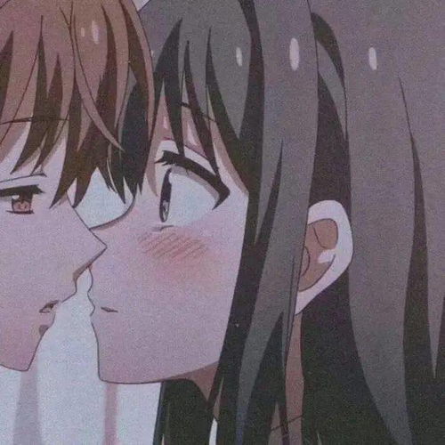 怕目光夹杂着爱意所以不敢看你