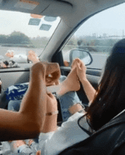 搞笑gif趣图哥们,看你的表情我就知道,今晚要睡地板了吧