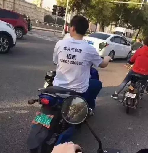 搞笑gif你说你为了拿什么第一名怎么能这么拼呢