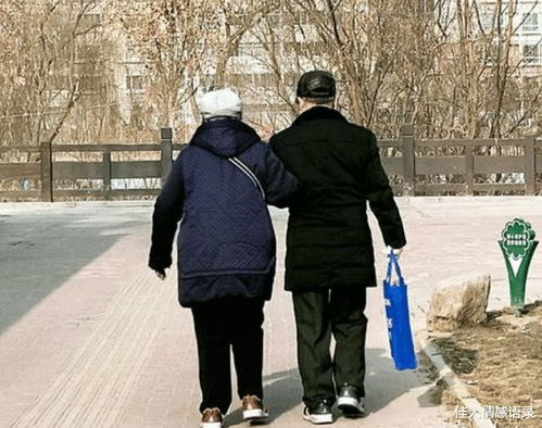 65岁退休老人的觉悟要想晚年过得好,工资卡一定要拿好