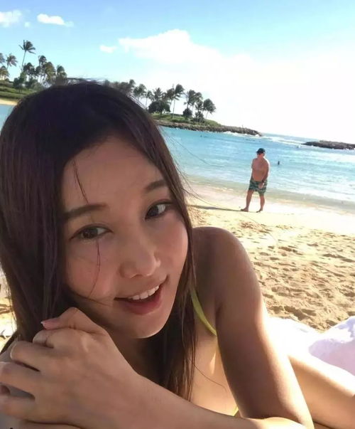 如图,这是一位50岁的妈妈,最近爆红网络她是怎么冻住年龄的