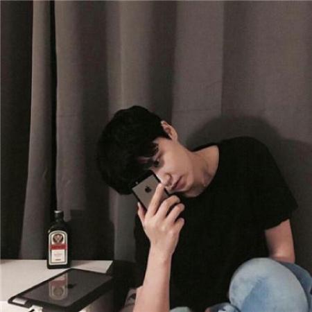 qq头像男生孤独寂寞不善言辞就活该孤独