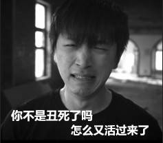 搞笑gif趣图有没有搞错都戳到鼻子上了,妹子无奈而又不失礼貌的微笑
