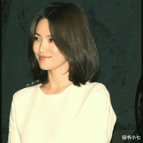 40岁宋慧乔放下爱情,片场拥爱狗,看天看海不看人