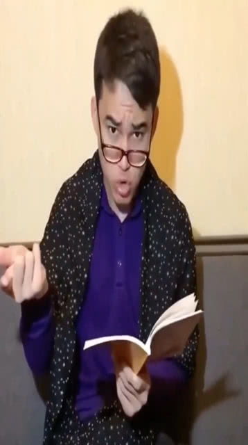搞笑视频这个大叔的颜艺表情是真的棒啊二