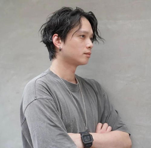 建议男人过了30岁,别留长发锅盖头发型,剪这3款更帅气有型