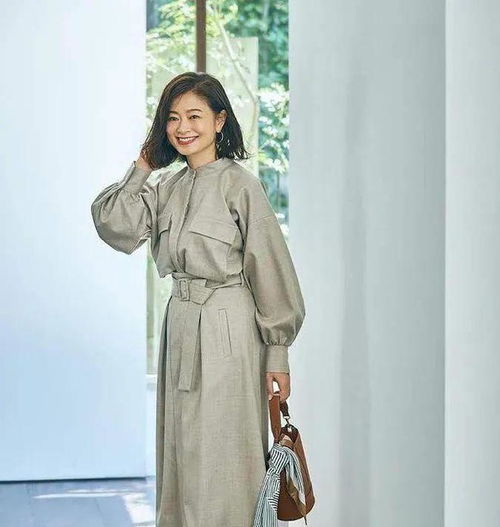 身高不足160,50岁的她极受大龄女性喜欢,简单大方的穿搭很圈粉