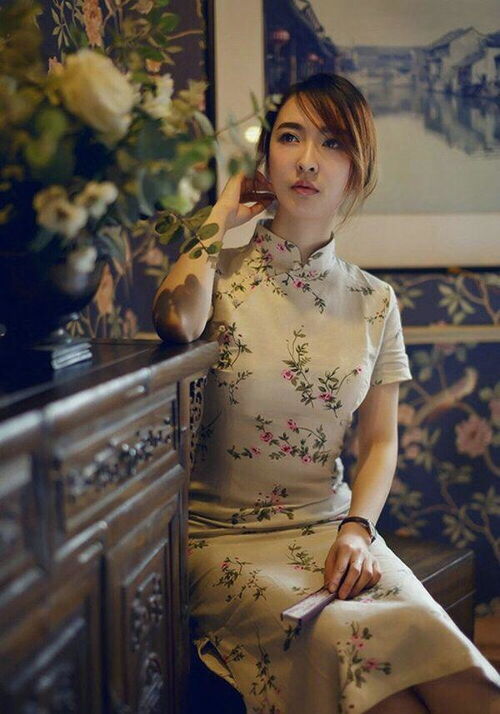 贾平凹书中的单身女人越有钱越放浪,钱比身体重要,明白人看完说是真的