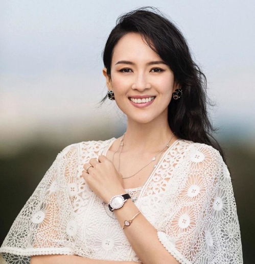 40岁女人年底烫发,是烫大卷还是烫小卷关键要看脸型