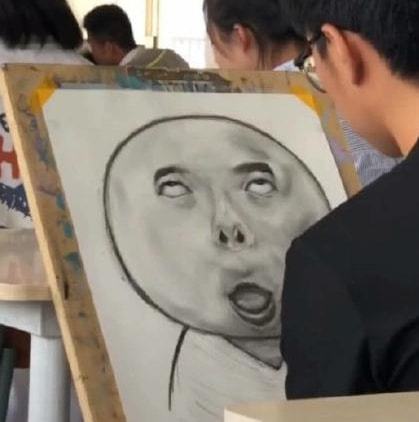 美术生灵魂画作超有趣,速写也能成表情包,老师看完笑容凝固