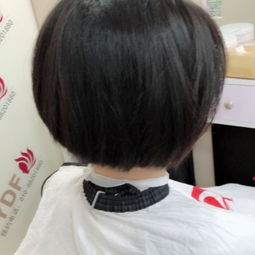 女生头像霸气短发发型卡通卷发
