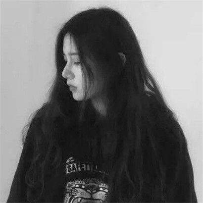 微信头像黑白伤感女生,时光一同苍老与时间赛跑