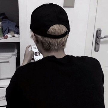 男生头像成熟稳重背影最适合30岁以下男人的微信头像
