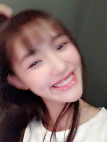 组图林允剪空气刘海晒嘟嘴自拍调侃要网友做成表情包