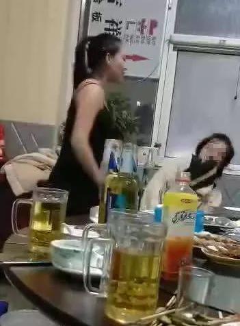 19岁女孩殴打15岁女孩,狂扇近50个耳光