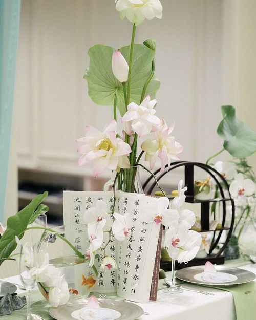 严屹宽为女儿举办古风生日会,一家三口幸福温馨,女儿大方秀才艺