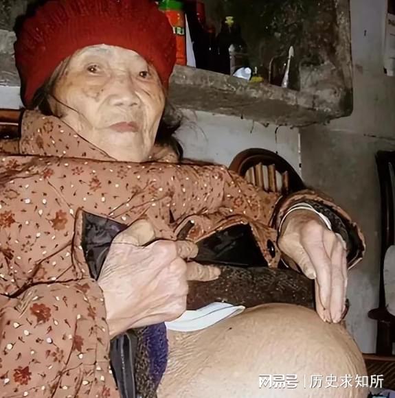 老伴去世40年,91岁老太太却被查出怀孕,揭开60年来的秘密
