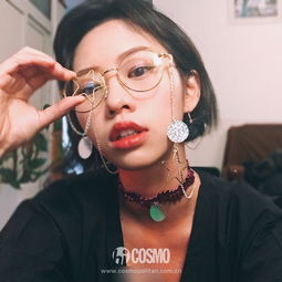 时髦办眼镜链早不是奶奶专属,看赵丽颖陈伟霆戴得多欢实