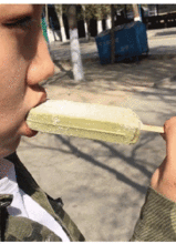 搞笑gif趣图媳妇,你太着急了,看你表情真的好疼啊