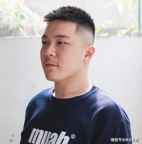 男人30岁后,哪一款发型更值得去剪半露额短发让你更帅气
