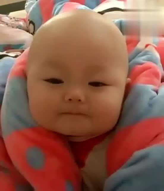 搞笑小宝宝打完呵欠后一脸满足的表情,太可爱了