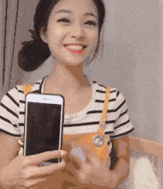 搞笑gif段子妹子,这样拍照,小心啊