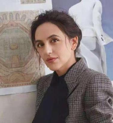 为了照顾生病的妻子,他三年没接戏,现在妻子容颜变老仍不放弃