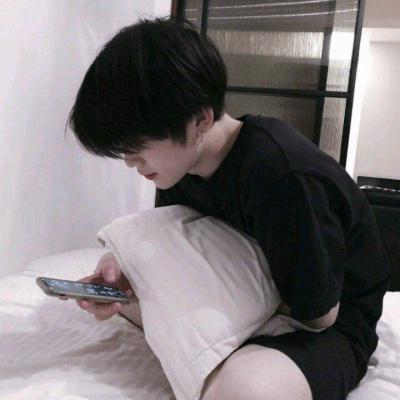 2022最火男头像孤独图片