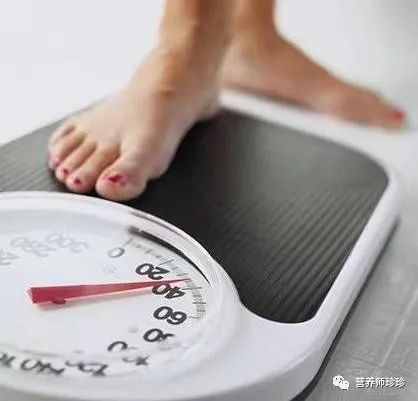 寿命与体重的关系被发现60岁后,这样的体重刚好,自检达标没