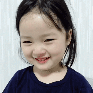 搞笑段子在一间面馆里,一对夫妻正津津有味地吃着拉面