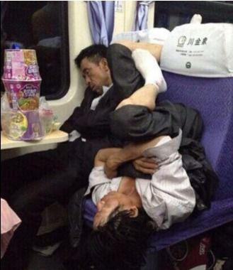 幽默段子工资都被女票收刮走了,回家跟老爹借点江湖救急