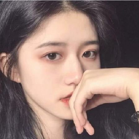 女孩若习惯这3种动作,鼻子会越来越挺,早晚秒变耐看脸