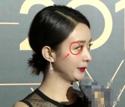 明星走红毯,赵丽颖被冻哭,林更新难掩愁容,而他戳中我一年笑点