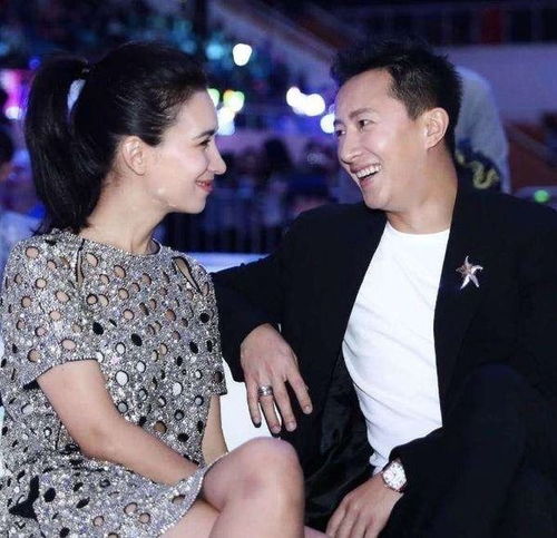 卢靖姗平安夜表白家人,与婆婆同框比心,老公韩庚出镜笑容满面