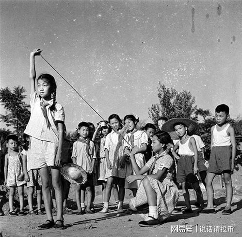 建国初期的孩子们,在物质贫乏年代度过欢乐童年
