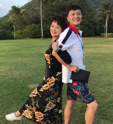 她35岁演少女迷倒众人,半路夫妻恩爱19年,52岁优雅老去