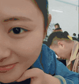 搞笑gif段子结上图,沙雕妹子是一窝,你们在干嘛呢