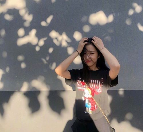 重返儿时的沙丘杨幂周雨彤欧阳娜娜王一博陈立农如何挑选卡通印花t恤单品