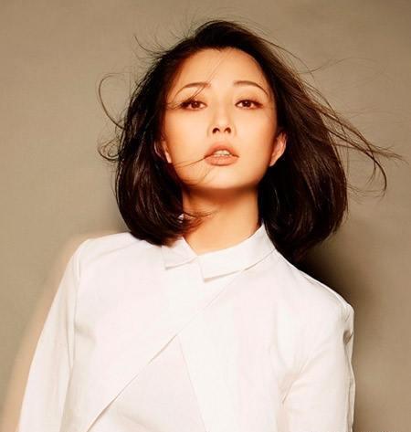 演员圈内的女富豪豪车每天换着开,40岁还如此潇洒
