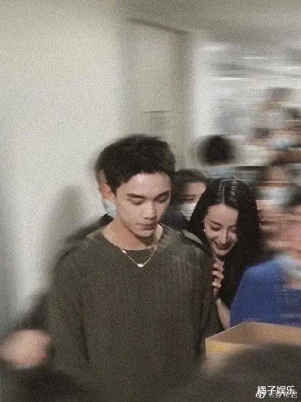 曾经的奶包弟弟长大了吴磊增肌变身苏感男友,身材健硕惹人害羞